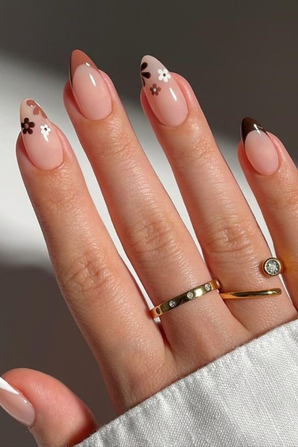 أزهار الـDaisy تزين أظافرك هذا الخريف