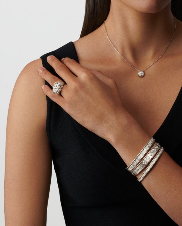 استقبلي العام الجديد بإطلالة راقية بأفخم المجوهرات