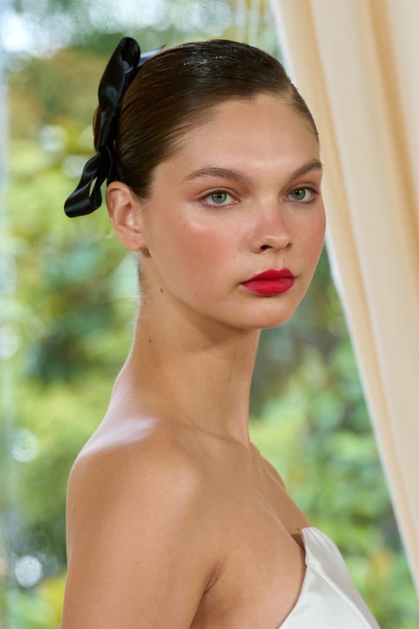 ألوان أحمر شفاه ستسيطر على المشهد الجمالي هذا الشتاء