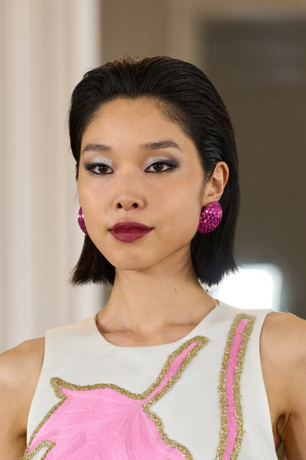 ألوان أحمر شفاه ستسيطر على المشهد الجمالي هذا الشتاء