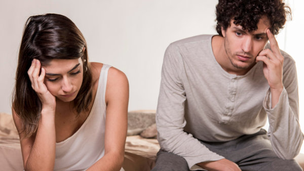 علامات تكشف أن الرجل غير جاد في العلاقة