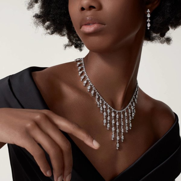 أحجار كريمة تجلب الحظ والسعادة