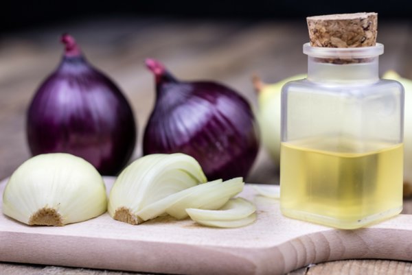 وصفة زيت جوز الهند وعصير البصل لإنبات الشعر | ويكي علم