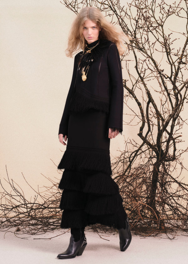 أبرز تصاميم الأحذية التي يمكنك انتعالها مع الفستان الشتوي