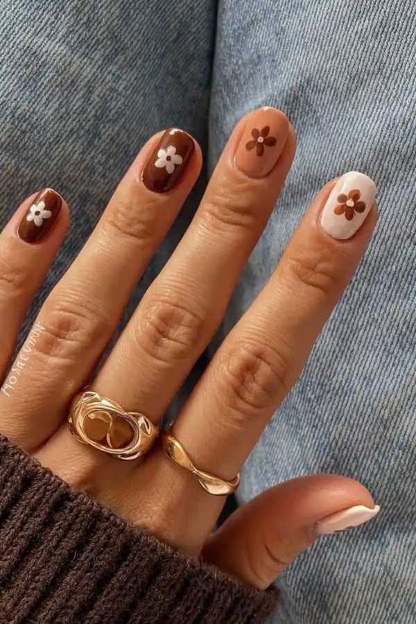 أزهار الـDaisy تزين أظافرك هذا الخريف
