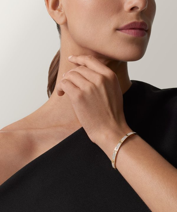 استقبلي العام الجديد بإطلالة راقية بأفخم المجوهرات