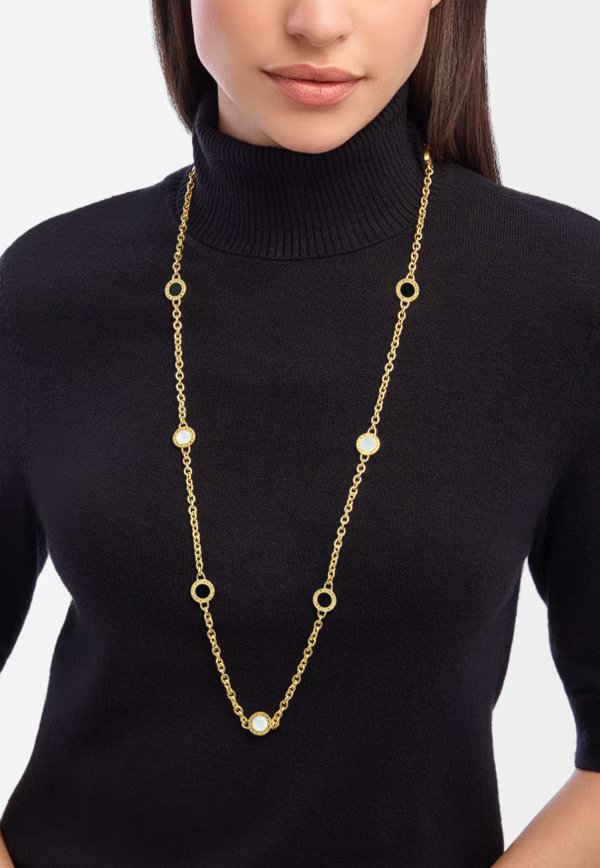 عقد السوتوار قطعة خالدة وتاريخ يمتد لقرون