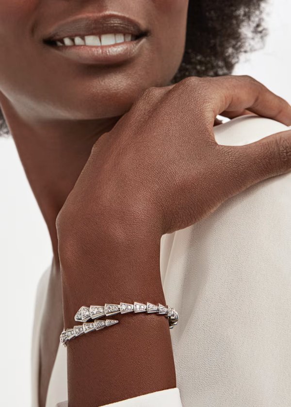 استقبلي العام الجديد بإطلالة راقية بأفخم المجوهرات