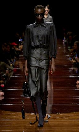  Balenciaga باريس ربيع/صيف2025