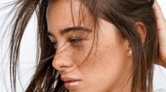 الكلّ يبحث عن فوائد زيت القرنفل للبشرة والشعر!