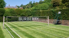 عيشي أجواء الصيف البريطاني مع Burberry