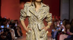 Elie Saab يقدّم مجموعته الجديدة للمرأة الشجاعة