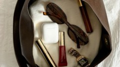 مستحضرات مكياج صغيرة يجب أن تكون في حقيبتكِ!