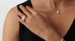 استقبلي العام الجديد بإطلالة راقية بأفخم المجوهرات