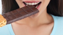 دراسة جديدة تكشف عن دور الشوكولاتة في إبطاء الشيخوخة البيولوجية