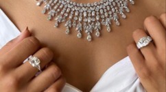 ما الذي يجعل قطعة المجوهرات فاخرة؟