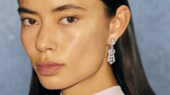 De Beers London تحتفي بسحر المياه مع مجموعة Vibrations