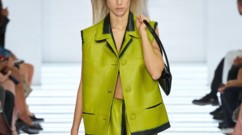 Prada تركّز على التنورة في مجموعتها لربيع وصيف 2027