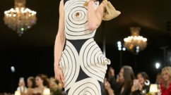 Schiaparelli تتبنى البساطة والمرح والسريالية لموسم ربيع وصيف 2027